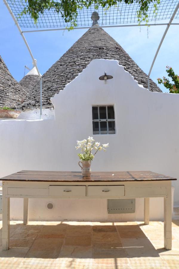 Trullo Piccola Contrada Guest House Locorotondo Exterior photo
