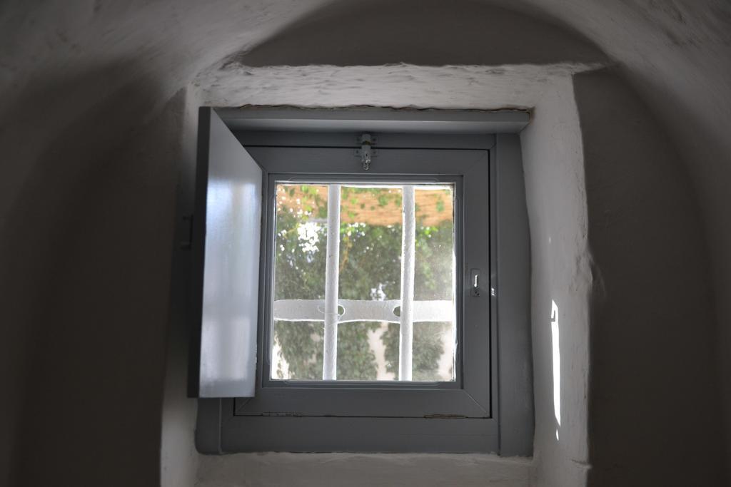 Trullo Piccola Contrada Guest House Locorotondo Exterior photo